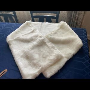 Faux fur Ivory wrap.  14 x 70”.  Has adjustable hooks inside. Never worn.